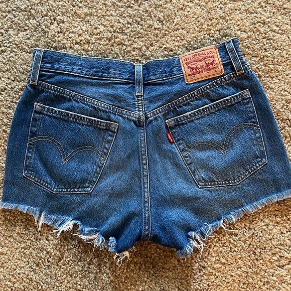 Levi 501 Shorts - Picture 2 of 5